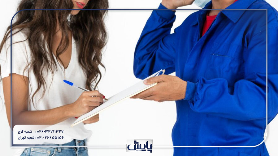 تصویر دو فرد در حال مباحثه با بکدیگر بر سر اخذ رتبه خدماتی اداره کار
